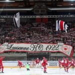 Våldsamma upplopp: bortafans stormar sektionen