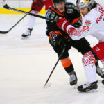 220-faldig ICEHL-stjärna förstärker Adler Kitzbühel!