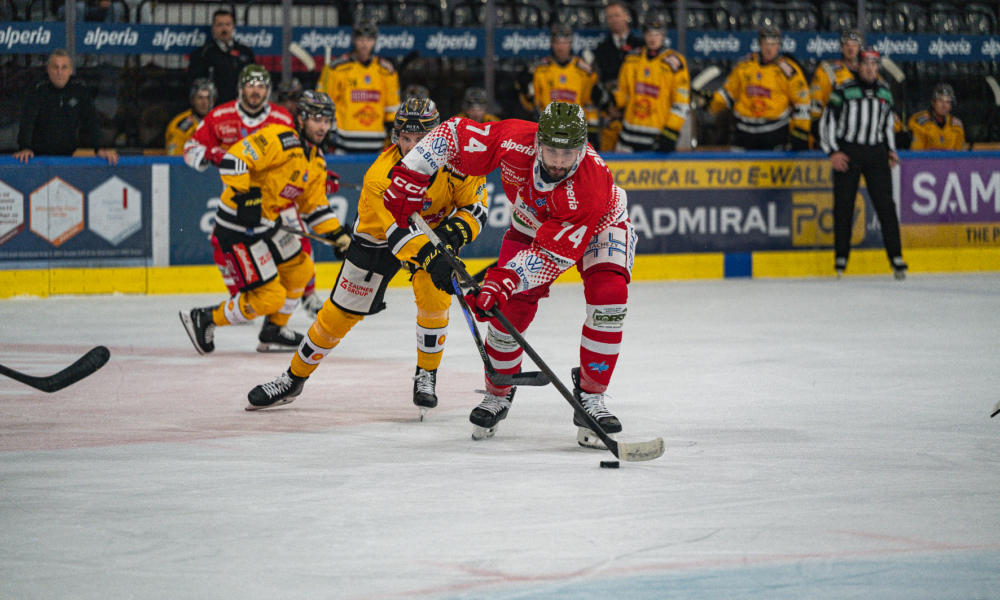 ICEHL: Ungdomsspelare gör två mål och leder Foxes till premiärsegern