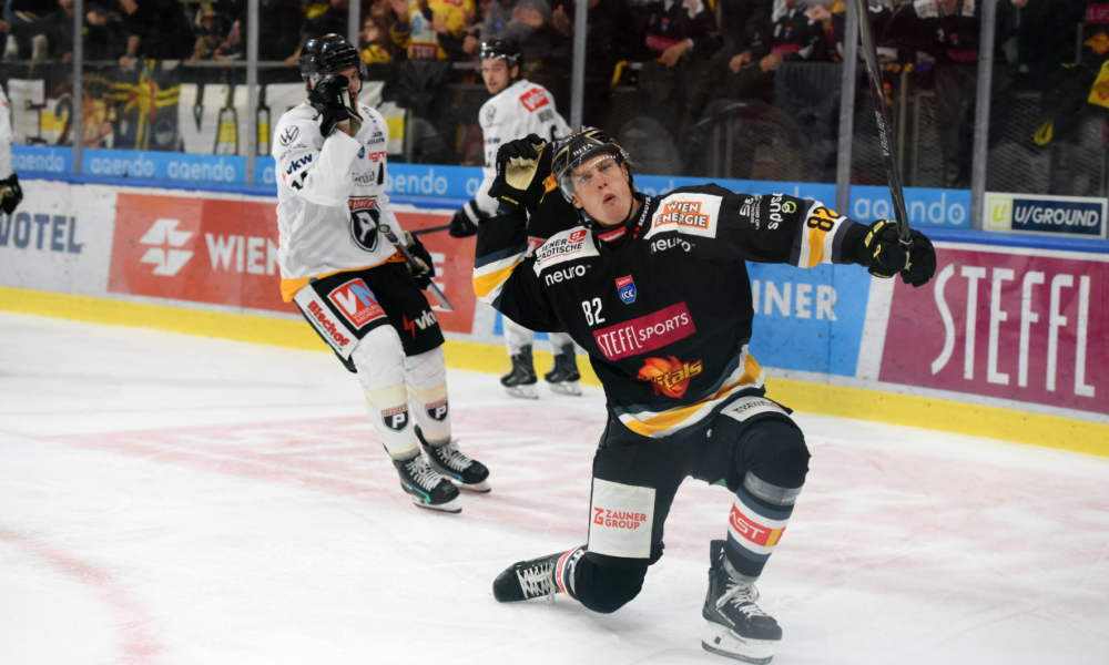 Vienna Capitals jublar över säsongens sjunde seger!
